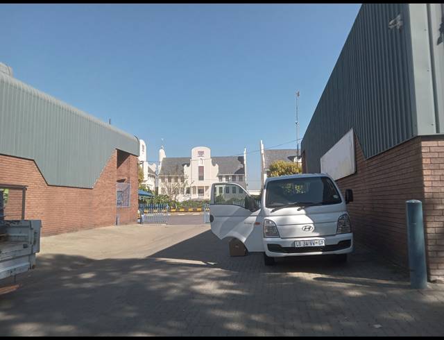 320M² OFFICE TO LET IN JET PARK